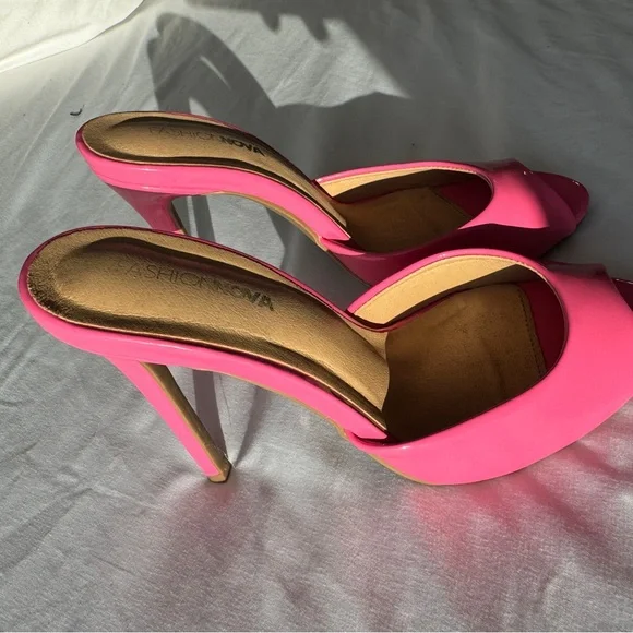 Pink Heels - Picture 3 of 4